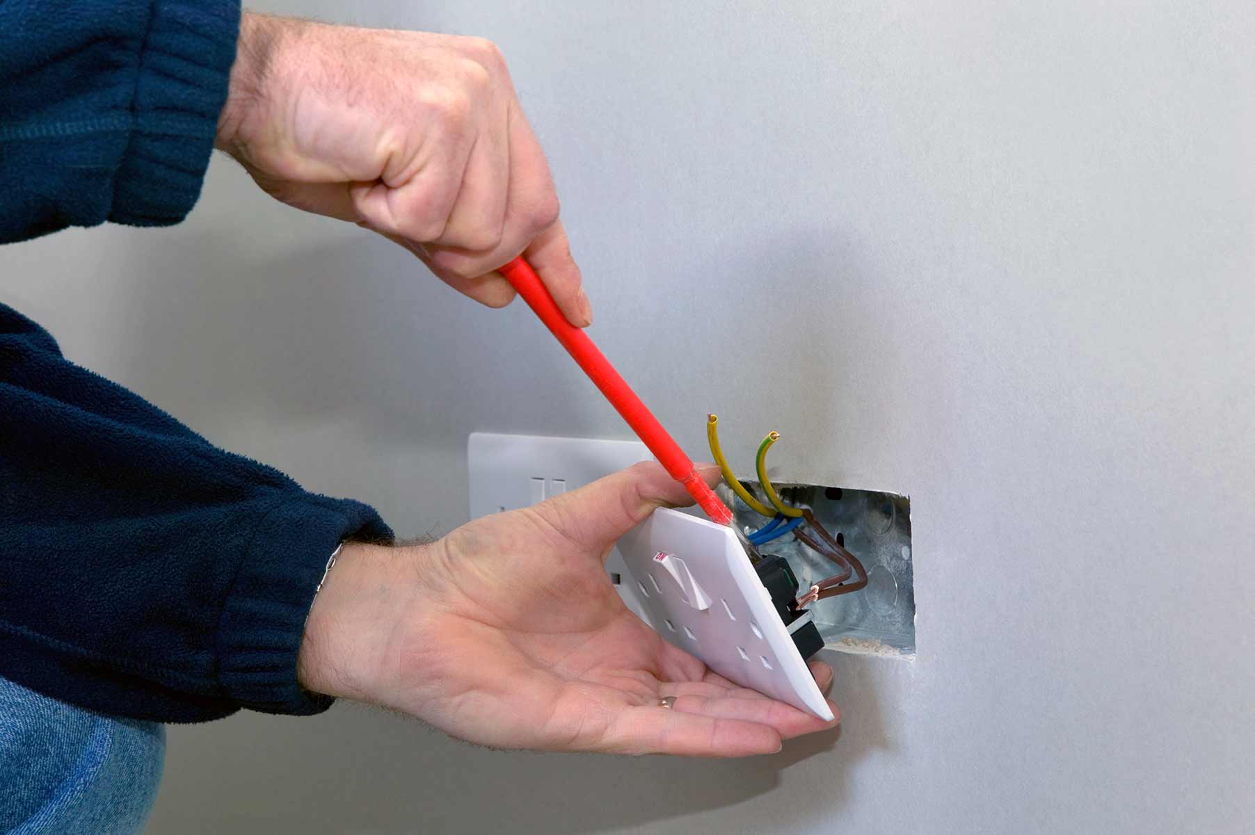 Our electricians can install plug sockets for domestic and commercial proeprties in Woodley and the local area. 